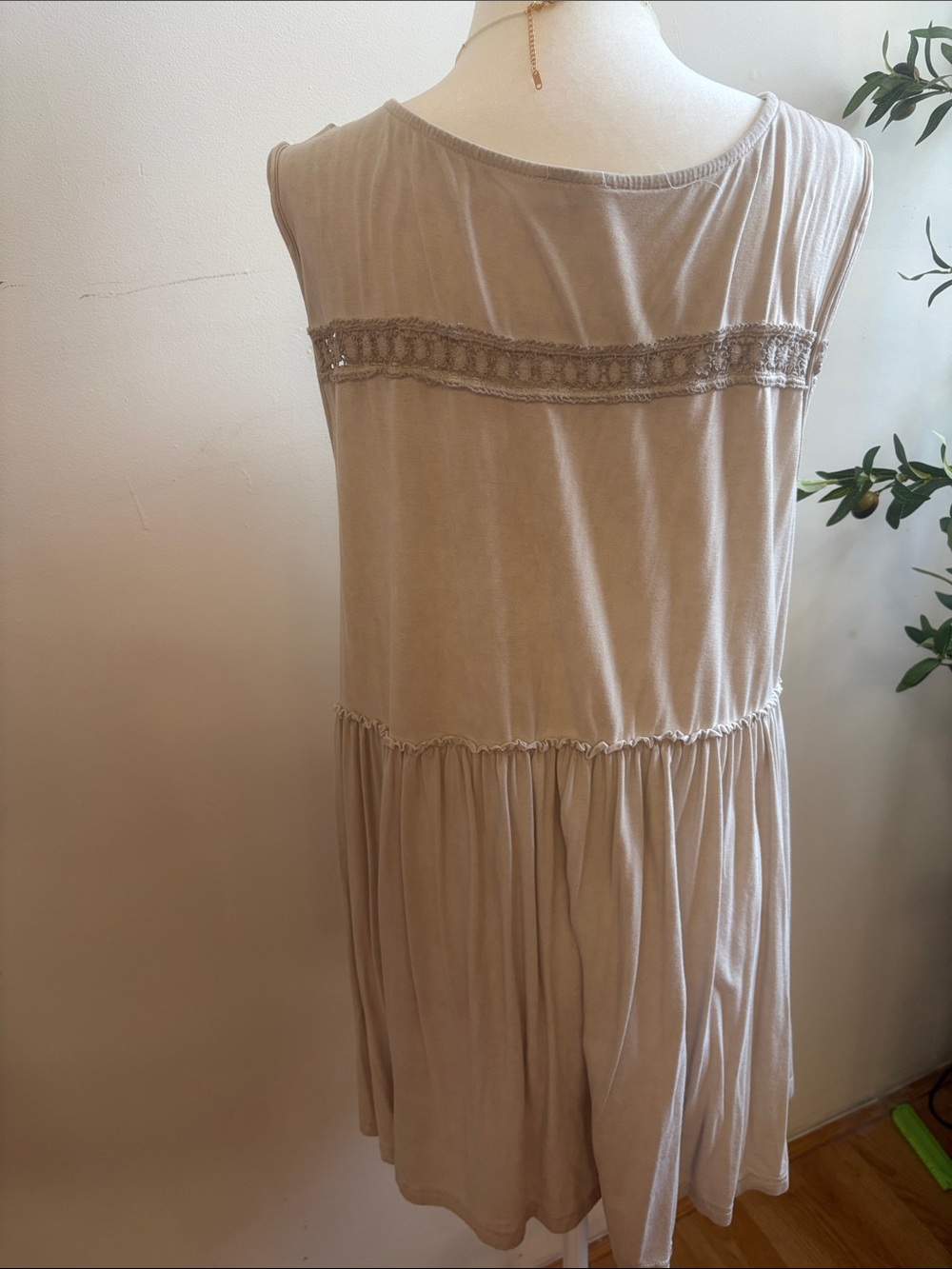 POL Taupe V-Neck Ruffle Trim Tank - Picture 3 of 4